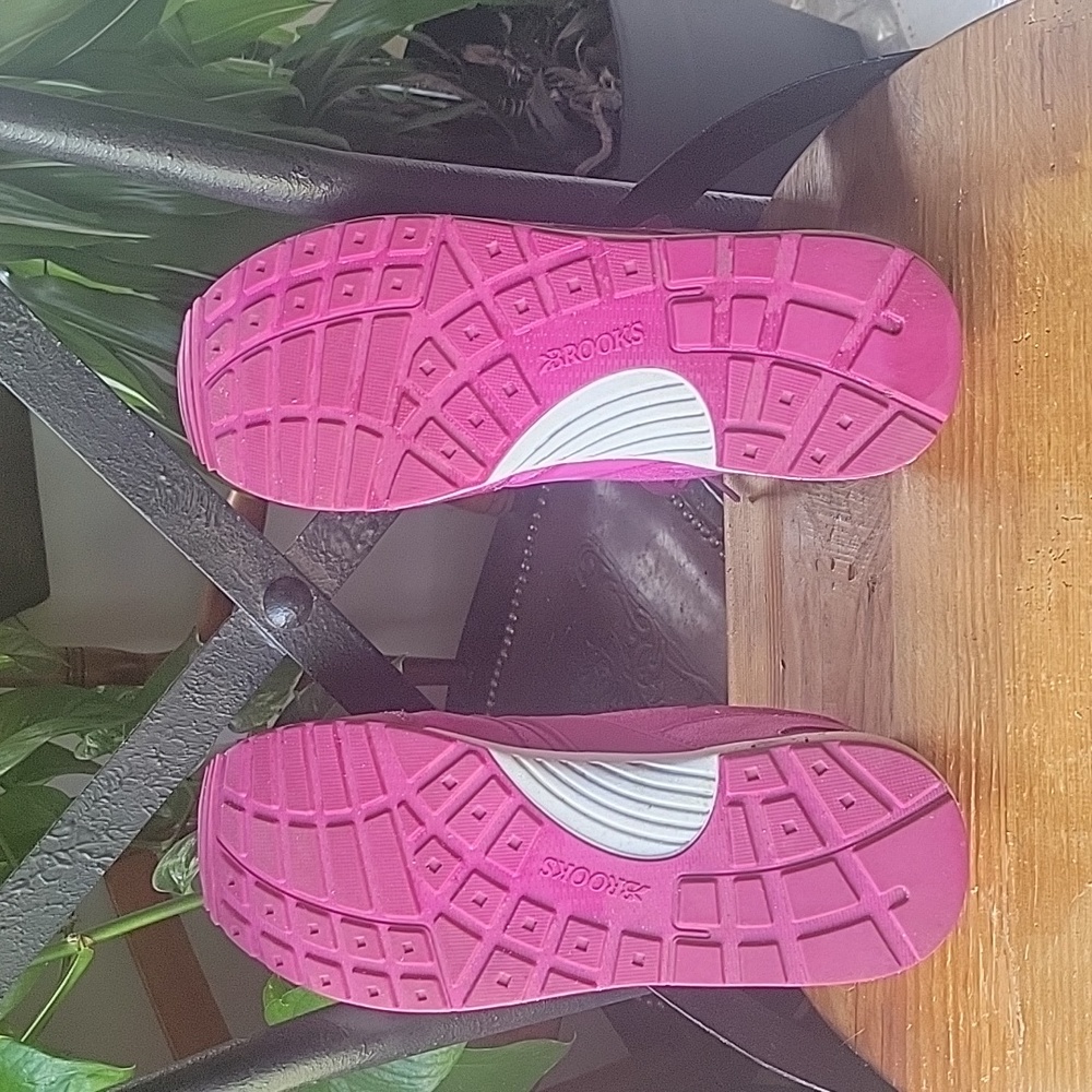Brooks Fusion Heritage Running Shoes 9.5  Fuchsia - Picture 3 of 6